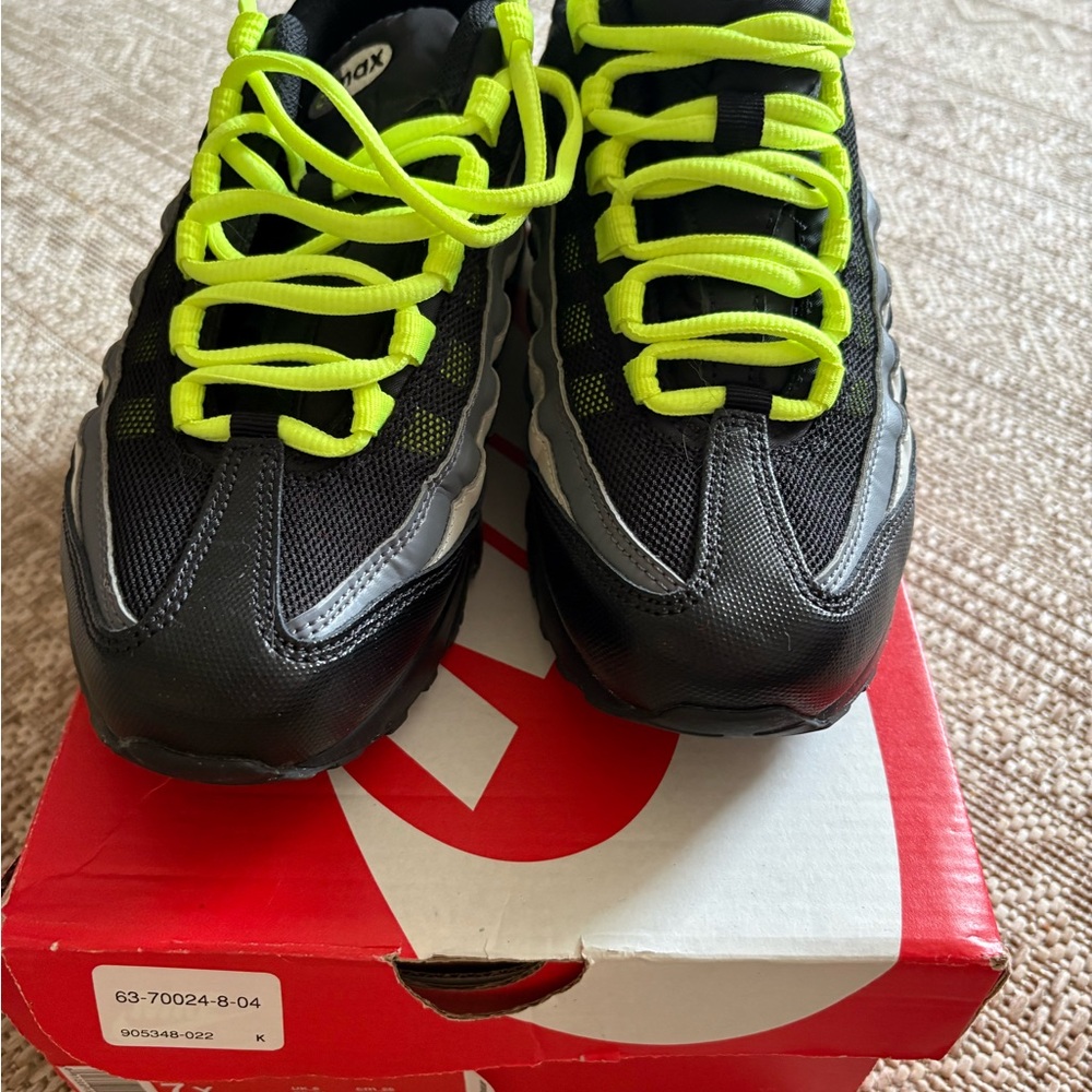Nike Women's Black Sneakers with Neon Yellow Laces